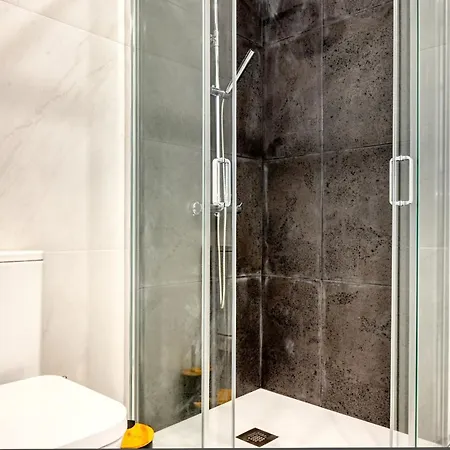 Beco Santa Emilia 2g, A In Madeira