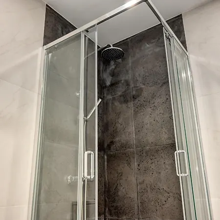 Beco Santa Emilia 2g, A In Madeira